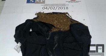 Garota de 18 anos tenta entrar no CDP com maconha escondida e é presa.