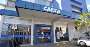Caixa paga abono salarial para nascidos em outubro