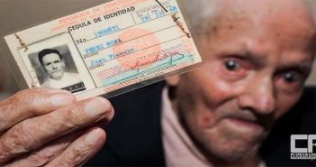 Homem mais velho do mundo com o rosário em mãos comove a internet