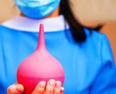 Especialistas alertam: limpeza anal (chuca) feita de forma errada pode causar sérios riscos à saúde